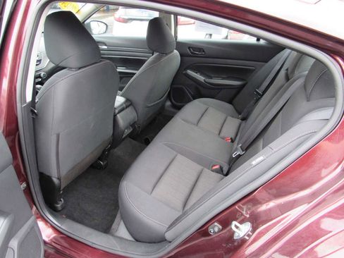 Used 2024 Nissan Altima 2.5 SV image 10