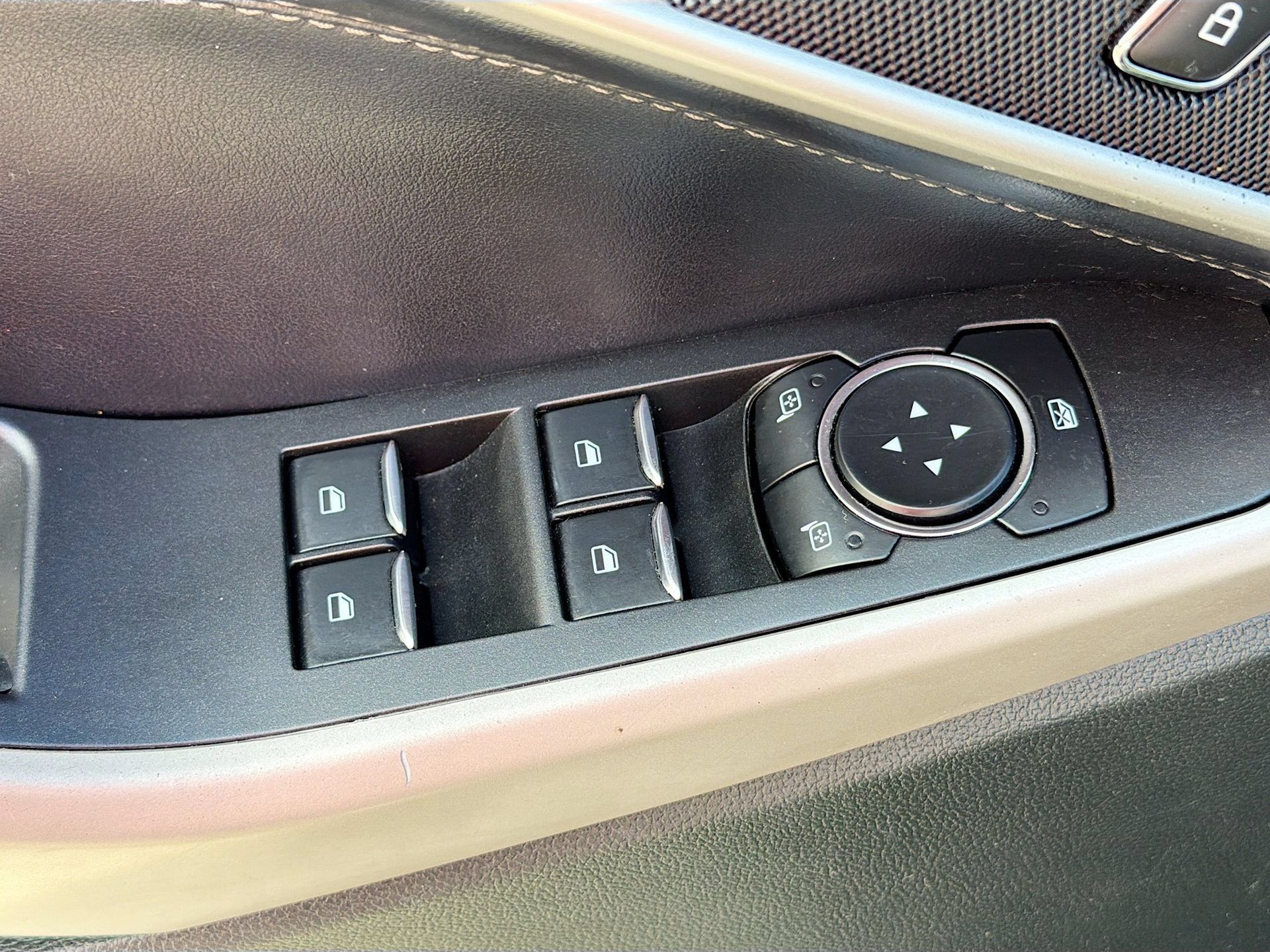 Used 2023 Ford Explorer XLT RWD image 17