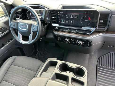 Used 2024 GMC Sierra 1500 Elevation image 11