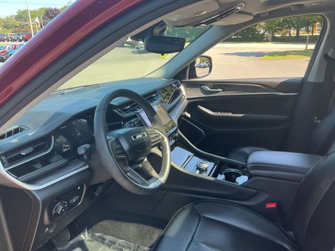 Used 2023 Jeep Grand Cherokee 4WD 4xe image 12