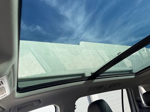 Used 2022 Volkswagen Tiguan SE image 21