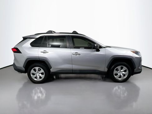 Used 2021 Toyota RAV4 LE FWD image 3