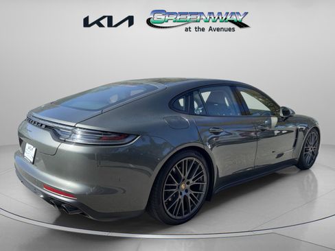 Used 2022 Porsche Panamera Platinum Edition image 4