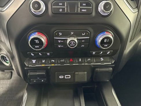 Used 2022 GMC Sierra 2500 SLT w/ SLT Premium Package image 23