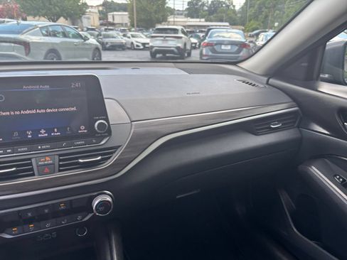 Used 2025 Nissan Altima 2.5 SV FWD image 30