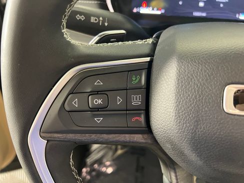 Used 2024 Jeep Grand Cherokee Limited AWD/4WD image 22
