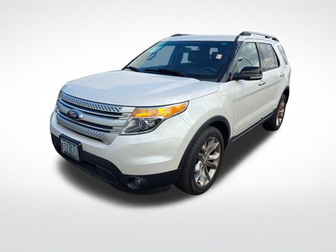 Used 2015 Ford Explorer XLT w/ Equipment Group 202A AWD/4WD image 2