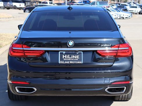 Used 2018 BMW 750i image 9
