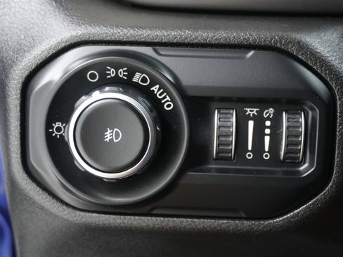 Used 2018 Jeep Wrangler Sport S image 22