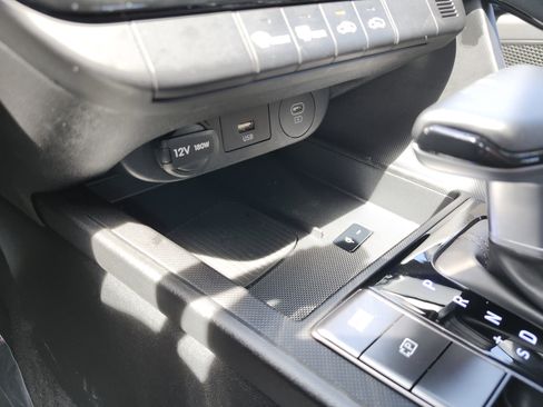 Used 2025 Hyundai Elantra SEL image 9