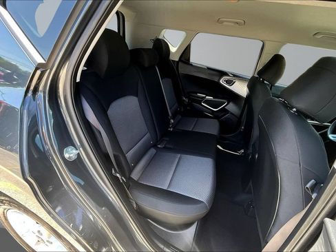 Used 2025 Kia Soul LX w/ LX Technology Package FWD image 25