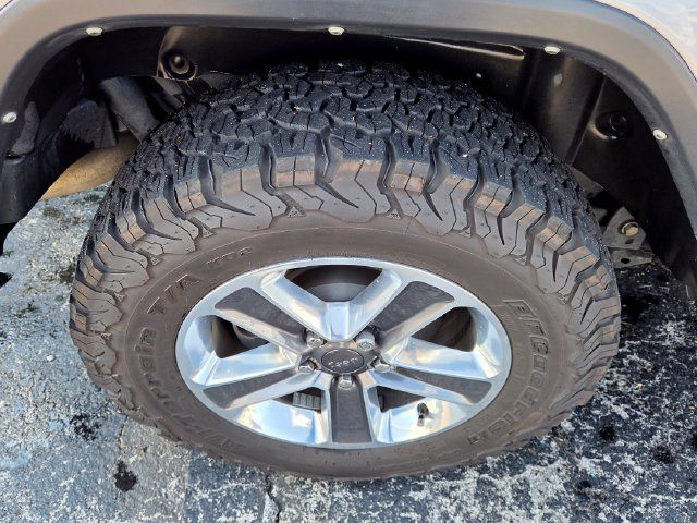 Used 2021 Jeep Wrangler Unlimited Sahara w/ Cold Weather Group AWD/4WD image 40