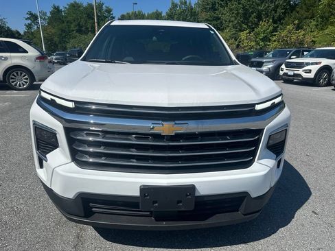 Used 2026 Chevrolet Traverse LT AWD/4WD image 2