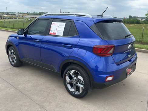 Used 2025 Hyundai Venue Limited FWD image 7