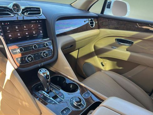 Used 2023 Bentley Bentayga Extended Wheelbase image 38
