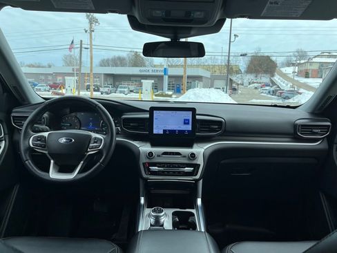 Certified 2022 Ford Explorer XLT w/ Equipment Group 202A image 11