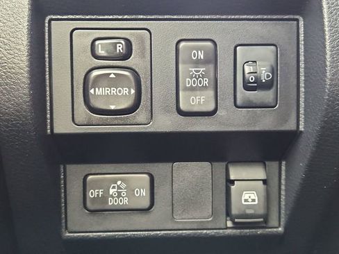 Used 2017 Toyota Tundra SR5 image 17