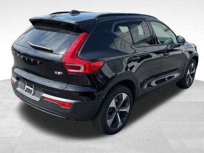Used 2025 Volvo XC40 B5 Plus w/ Climate Package