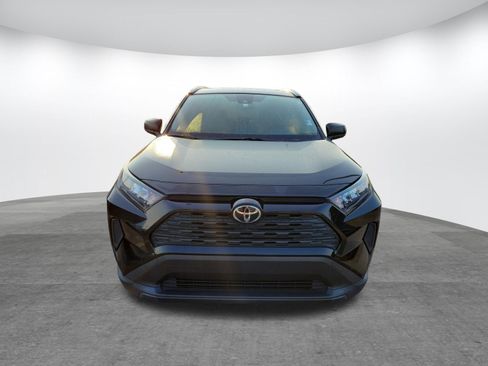 Used 2020 Toyota RAV4 LE FWD image 2