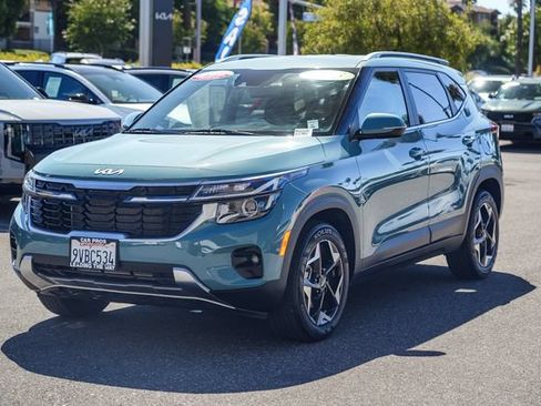 Certified 2025 Kia Seltos EX FWD image 6