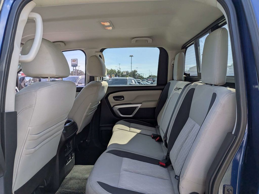 Used 2021 Nissan Titan SV w/ SV Convenience Package AWD/4WD image 12
