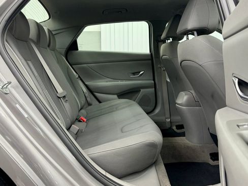 Used 2022 Hyundai Elantra SEL image 13