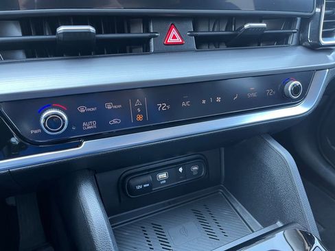 Used 2025 Kia Sportage EX w/ Premium Package image 25