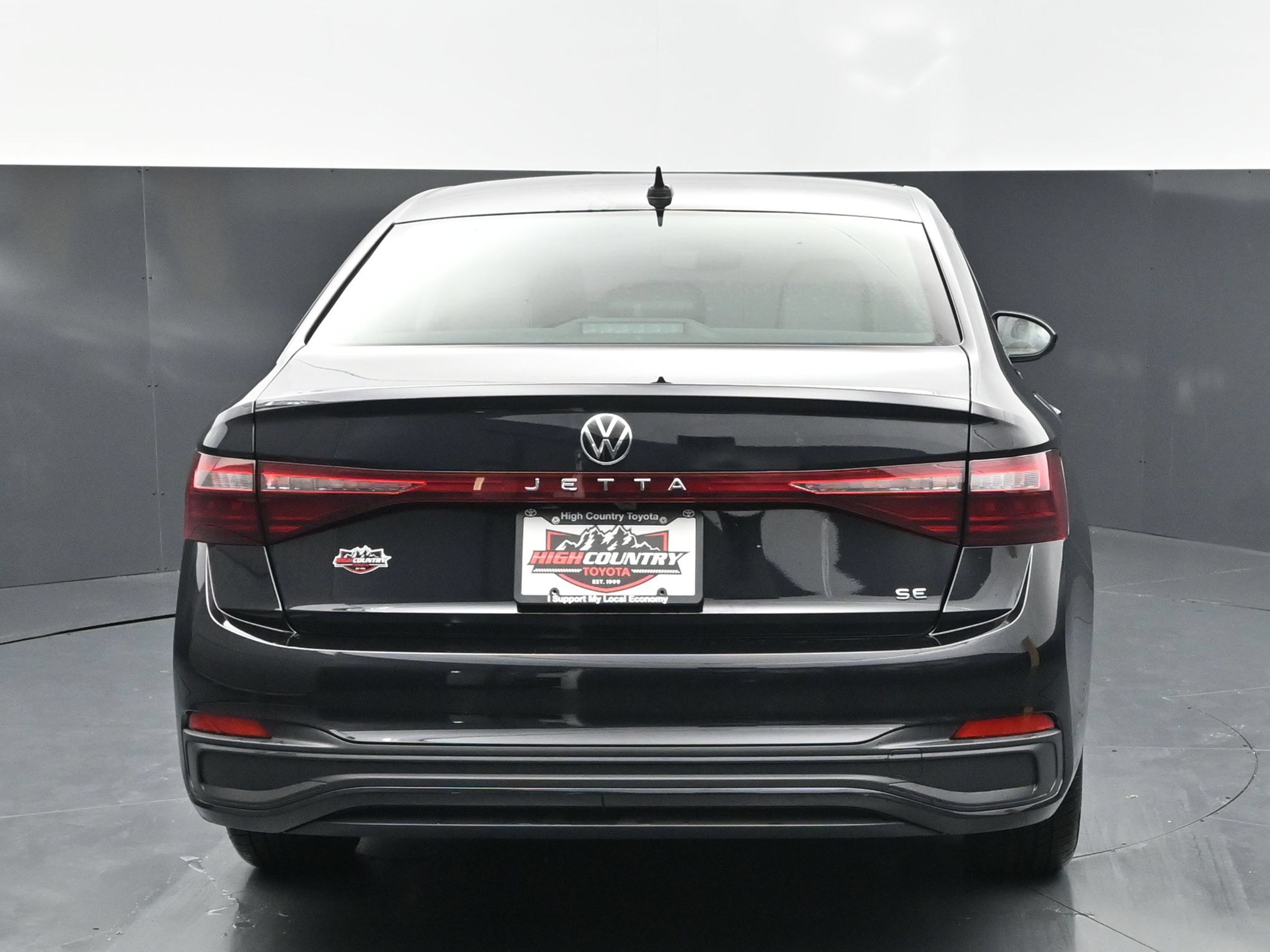 Used 2026 Volkswagen Jetta SE FWD image 5