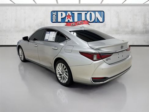 Used 2019 Lexus ES 300h w/ Luxury Package image 5