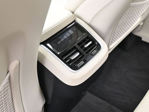 Used 2020 Volvo XC90 T5 Momentum w/ Protection Package image 32