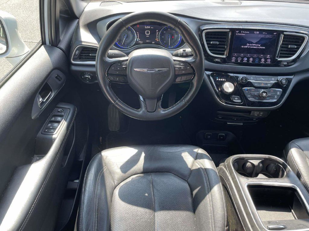 Used 2020 Chrysler Pacifica Touring-L Plus w/ S Appearance Package FWD image 17