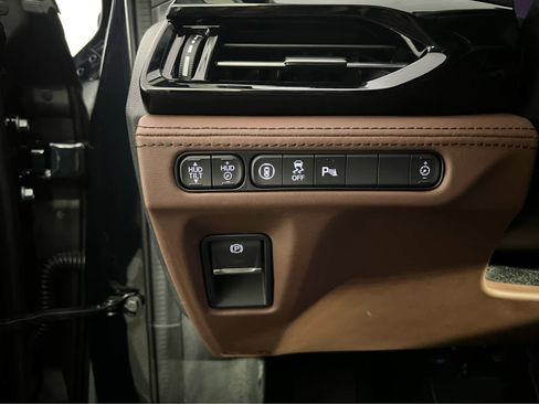 Used 2025 Acura MDX SH-AWD w/ Advance Package image 18