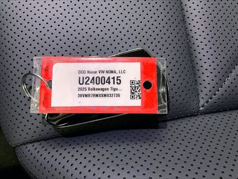Used 2025 Volkswagen Tiguan SE w/ Panoramic Sunroof Package AWD/4WD image 31
