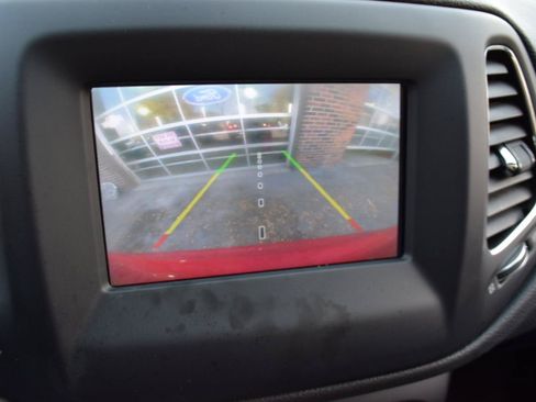 Used 2020 Jeep Compass Latitude w/ Popular Equipment Group FWD image 13