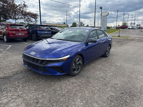 Certified 2025 Hyundai Elantra Sport FWD image 1