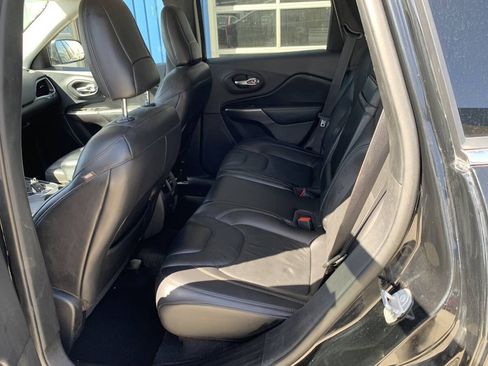 Used 2019 Jeep Cherokee Limited AWD/4WD image 11