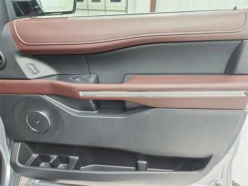 Used 2024 Ford Expedition Limited image 41