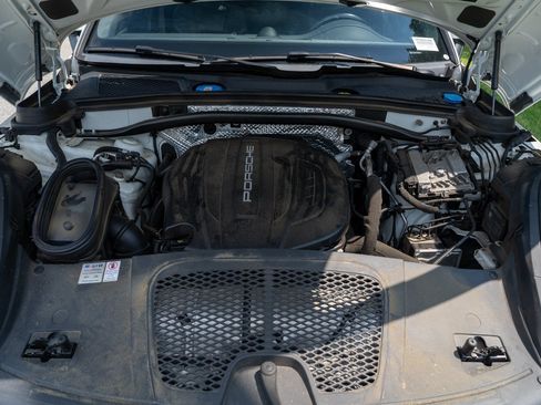 Used 2019 Porsche Macan AWD/4WD image 17