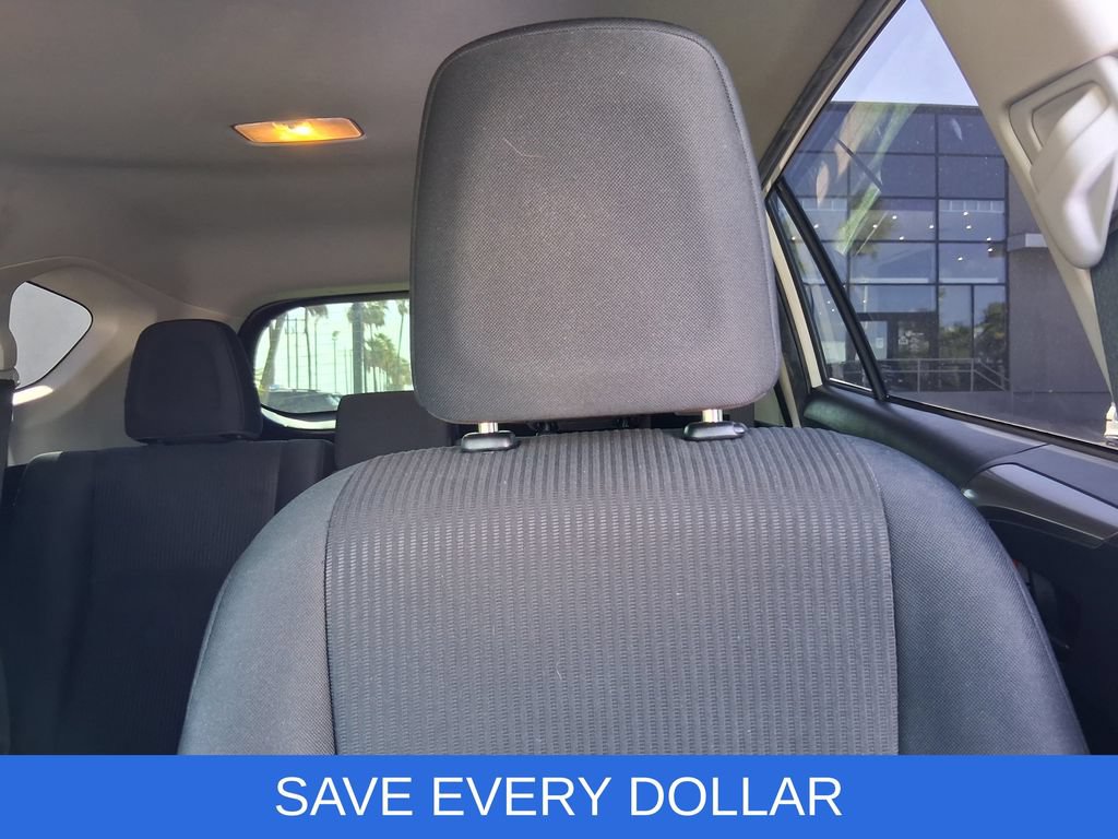 Used 2018 Toyota RAV4 LE FWD image 16