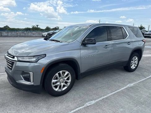 Used 2023 Chevrolet Traverse LS FWD image 1