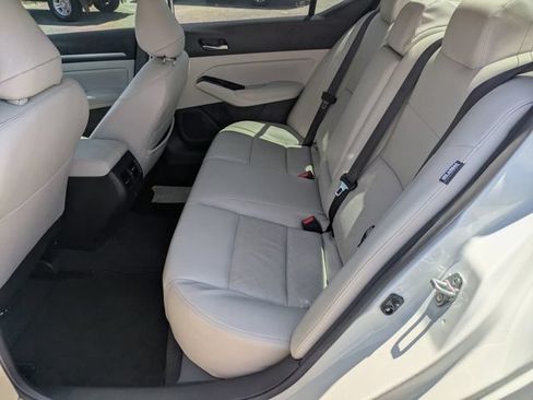 Used 2024 Nissan Altima 2.5 SL FWD image 27