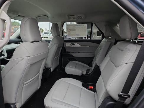 New 2026 Ford Explorer Active w/ Active Comfort Package image 19