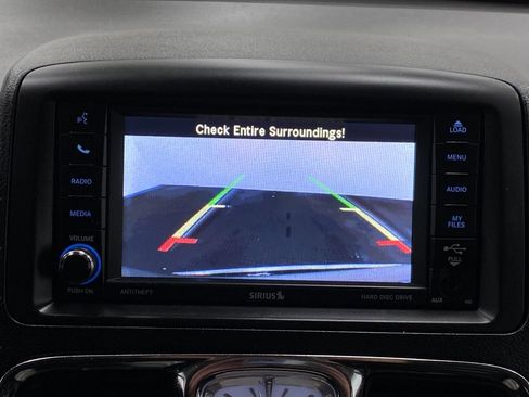 Used 2014 Chrysler Town & Country Touring image 21