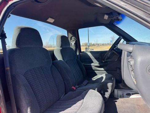 Used 1999 Chevrolet S10 Pickup LS w/ Preferred Equipment Group image 21