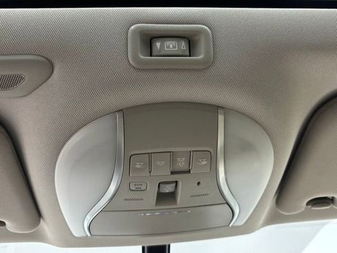 Used 2024 Volkswagen Atlas SE AWD/4WD image 35