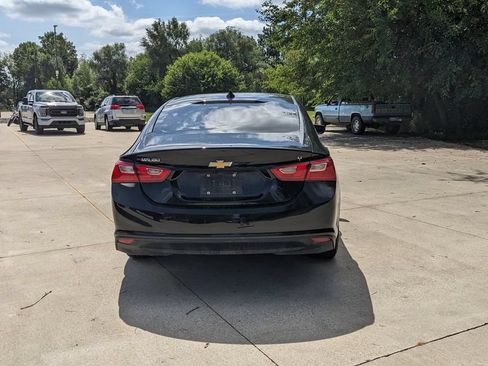 Used 2017 Chevrolet Malibu LT FWD image 4