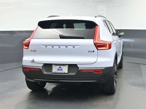 Used 2024 Volvo XC40 B5 Ultimate w/ Protection Package Premier image 3