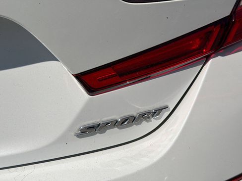 Used 2018 Honda Accord Sport image 11
