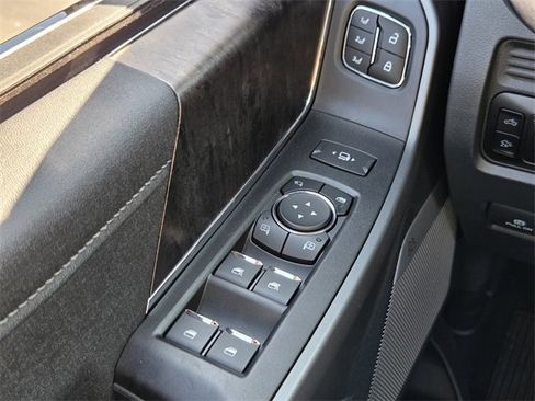 Certified 2025 Ford F250 Lariat w/ Lariat Ultimate Package image 31