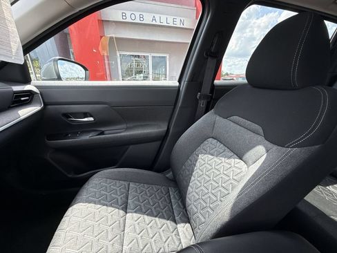 Used 2025 Nissan Kicks SV w/ SV Premium Package AWD/4WD image 30